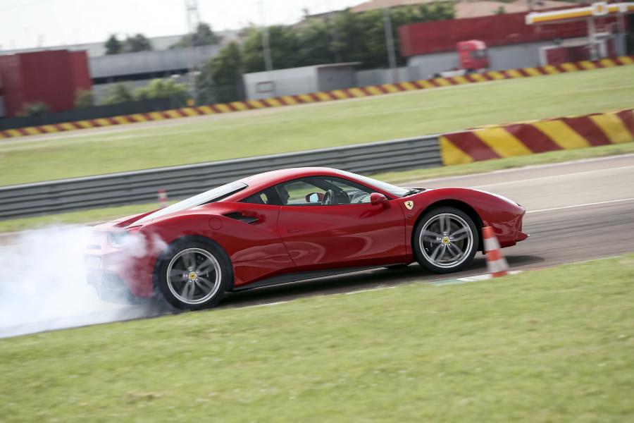  Ferrari 488 GTB 2015 года  (фото 29 из 31)